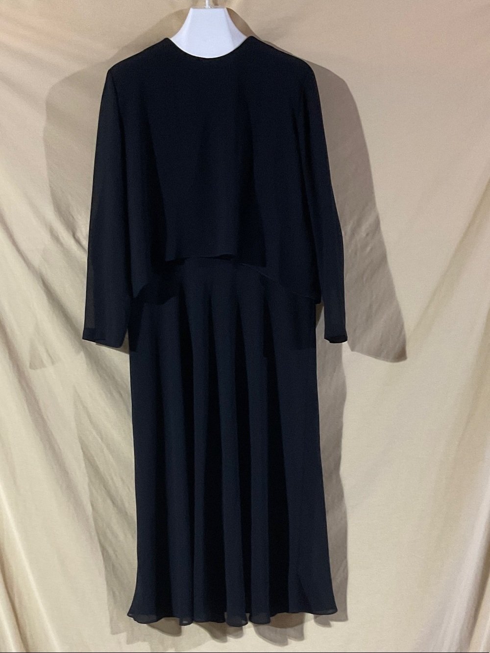 Caron Size 16 Elegant Black Long Sleeve Maxi Dress with Layered Bodice